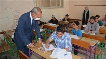 99 ألف طالب يمتحنون اليوم العربي والخط والإملاء بالإعدادية في القليوبية 