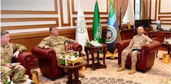 مساعد وزير الدفاع السعودي يستقبل قائد القيادة المركزية الأمريكية بالرياض