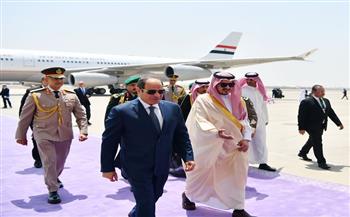الرئيس السيسي يصل جدة للمشاركة في القمة العربية