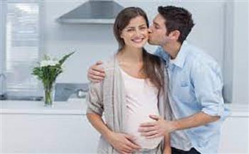 خبيرة توضح إتيكيت تعامل الرجل مع زوجته أثناء الحمل والرضاعة