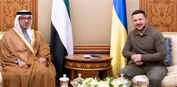 نائب رئيس الإمارات يلتقي الرئيس الأوكراني على هامش القمة العربية الـ32