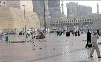 «شؤون الحرمين» توفر 242 مروحة رذاذ لتلطيف أجواء ساحات المسجد الحرام