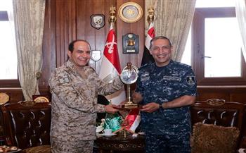 قائد القوات البحرية يستقبل نظيريه السعودي والقطري 