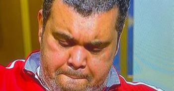 أحمد فتحي يبكى على الهواء بسبب والده 