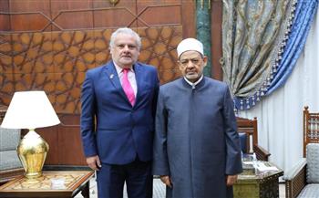 شيخ الأزهر يستقبل سفير «بيرو» بالقاهرة ويعرب عن تقديره لدعم بلاده حقوق الفلسطينيين 