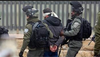 إسرائيل تعتقل 8 فلسطينيين بالضفة الغربية