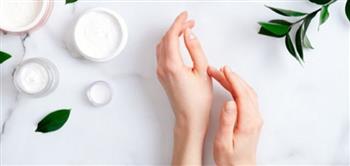 للفتيات.. 5 خلطات طبيعية تساعد في تبيض يديك وتنعيمها
