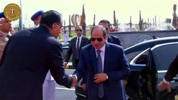 الرئيس السيسي يصل إلى مقر افتتاح مجمع مصانع إنتاج الكوارتز بالعين السخنة