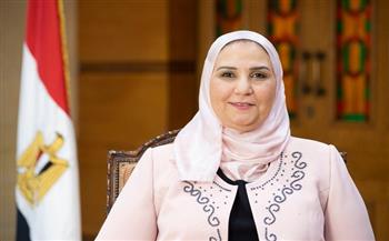 وزيرة التضامن تشيد بثقافة العمل والحرص على المشاركة في عمليات الإنتاج لدى الأسرة السورية