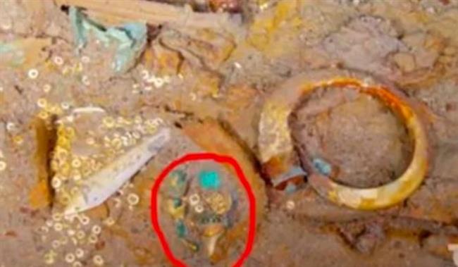 «قلادة روز» الحقيقية.. العثور على عقد ثمين بين أنقاض السفينة تيتانيك
