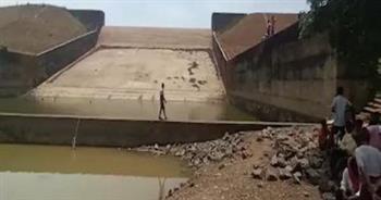 سوء استخدام للسلطة.. إيقاف مسئول هندي أفرغ سد لاستعادة هاتفه 