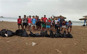 حملة نظافة ورفع المخلفات بالشاطئ العام في القصير