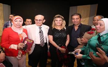 محمد صبحي يحتفل بتوقيع كتاب «الأستاذ» للكاتب والناقد الفني جمال عبد الناصر 