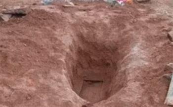 مراهقة تستخرج رفات قاتل من قبره بسبب حلم غريب