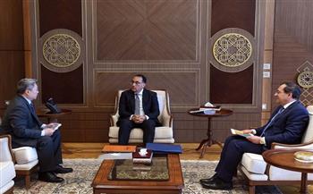 رئيس الوزراء يستعرض مع نائب رئيس أباتشي العالمية استثمارات الشركة في مصر
