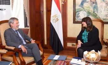 وزيرة الهجرة تبحث مع السفير الإيطالي بمصر التعاون في الملفات المشتركة 