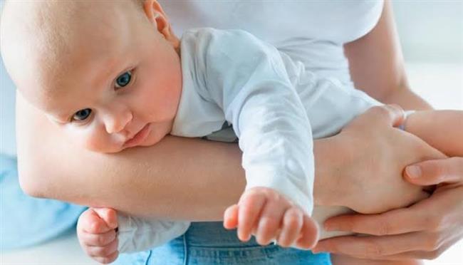 أسباب المغص ومتاعب المعدة عند الطفل الرضيع