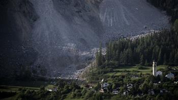 إخلاء قرية سويسرية جراء خطر انهيار صخري 
