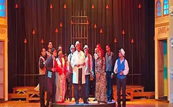 فرقة أسيوط القومية تواصل تقديم العرض المسرحي «عيش السرايا»