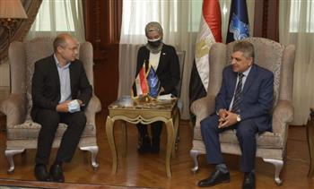 رئيس هيئة قناة السويس يبحث مع سفير مصر بلندن المشاركة باجتماعات المنظمة البحرية الدولية