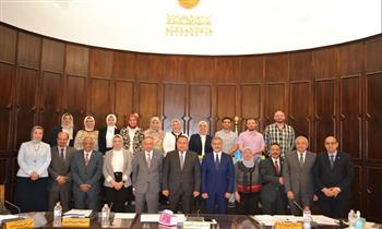 مجلس جامعة الإسكندرية يكرم الباحثين الفائزين في مبادرة دعم البحوث