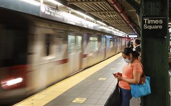 «نيويورك تايمز»: سكان مدينة نيويورك مصدومون ومنقسمون جراء حادث مقتل رجل مشرد في مترو الأنفاق