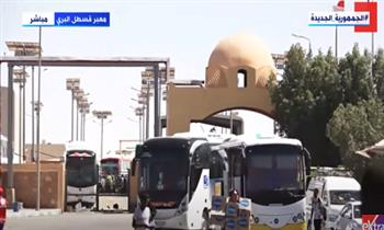 عبّارات الجيش المصري تنقل العائدين من السودان (فيديو)