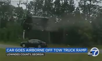 بالفيديو.. سيارة تحلق في الهواء بسبب حادث مروع في جورجيا الأمريكية