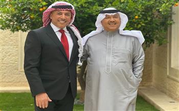 محمد عبده وعمر العبداللات يغنيان في حضرة الملوك