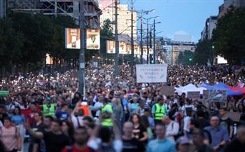 آلاف الصرب يحتجون مجدداً ضد العنف