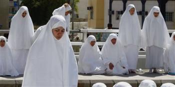 «الإفتاء» تكشف الملابس المناسبة لإحرام المرأة