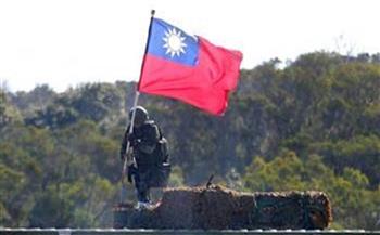 الدفاع التايوانية: 10 طائرات حربية صينية عبرت خط الوسط لمضيق تايوان