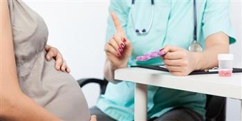 احذرى من  تناول  الأدوية أو المضادات الحيوية أثناء فترة الحمل إلا بأمر الطبيب