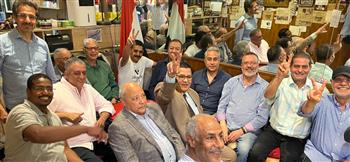 وزير العمل يشارك المصريين فرحتهم بفوز الأهلي في بيت العائلة المصرية بجنيف 