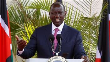 رئيس كينيا يتعهد بجمع قائد الجيش والدعم السريع لإنهاء أزمة السودان 