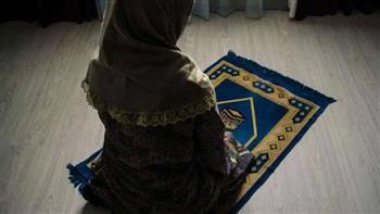 الإفتاء توضح حكم كشف قدم المرأة في الصلاة وخارجها