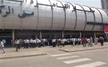 جمارك مطار القاهرة تحبط محاولات تهريب كروت ذاكرة ومخدرات وسيوف