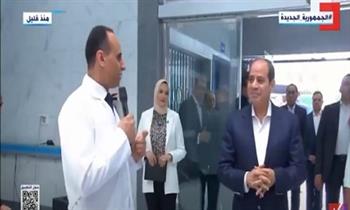 عاجل.. الرئيس السيسي يستمع لشرح أحد الاطباء بالوحدة الصحية بقرية الأبعادية (فيديو)