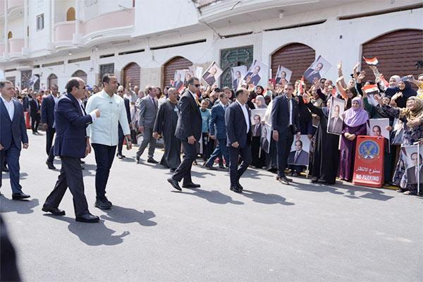 احتياطي السلع يكفي 6 أشهر.. أبرز تصريحات الرئيس السيسي خلال تفقده مشروعات حياة كريمة في الأبعادية