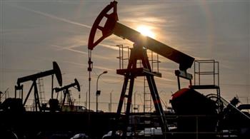 النفط يعزز من مكاسبه وسط توقعات متفائلة بنمو الطلب 