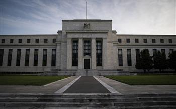 البنك الفيدرالي الأمريكي يثبت سعر الفائدة لأول مرة منذ 15 شهرا
