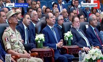 الرئيس السيسي يشاهد فيلمًا تسجيليًا بافتتاح محطة «تحيا مصر»