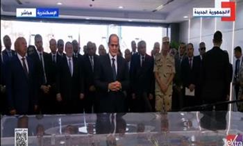 الرئيس السيسي يستمع إلى شرح حول تشغيل محطة تحيا مصر| فيديو