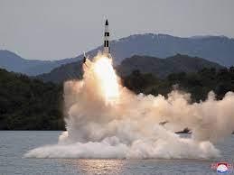 سقوط صاروخين باليستيين أطلقتهما كوريا الشمالية في المنطقة الاقتصادية لليابان
