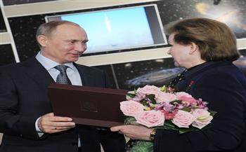 بوتين يقلد فالنتينا تيريشكوفا وسام جاجارين