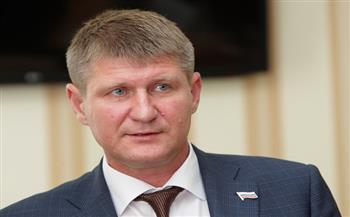 برلماني روسي: العلاج في القرم سيسمح لبايدن بالتوقف عن كونه دمية