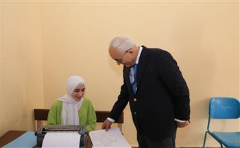 وزير التربية والتعليم يتفقد امتحان اللغة العربية للثانوية بمدرسة النور للمكفوفين