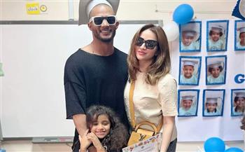 برفقة زوجته.. محمد رمضان يحتفل بتخرج ابنته من «KG2»