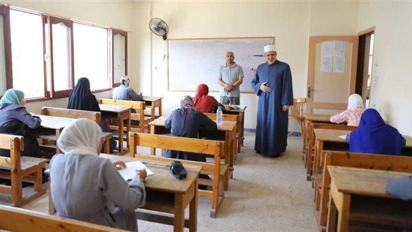 وكيل الأزهر يتفقد لجان امتحانات الشهادة الثانوية بالإسماعيلية ويشيد بانضباط الطلاب