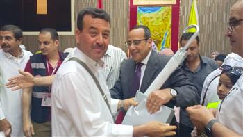 محافظ شمال سيناء يودع حجاج قرعة الجمعيات الأهلية